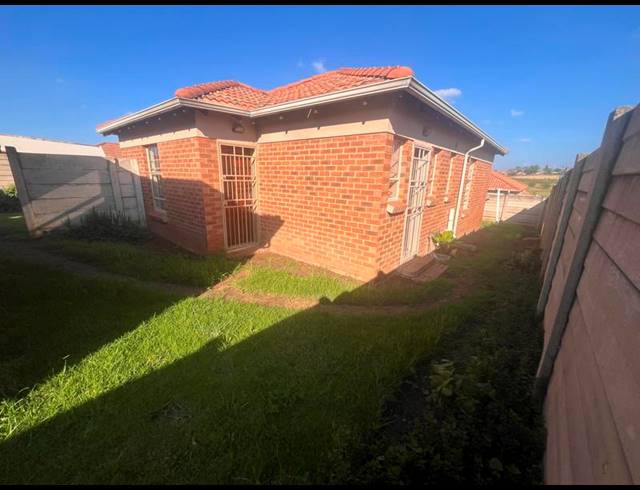 3 BEDROOM HOUSE FOR SALE IN THATCH HILL ESTATE